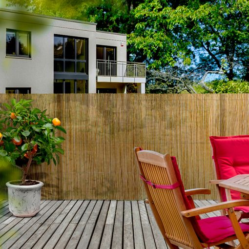 Cañizo sintetico para ocultacion de alambrada en el jardin de nortene