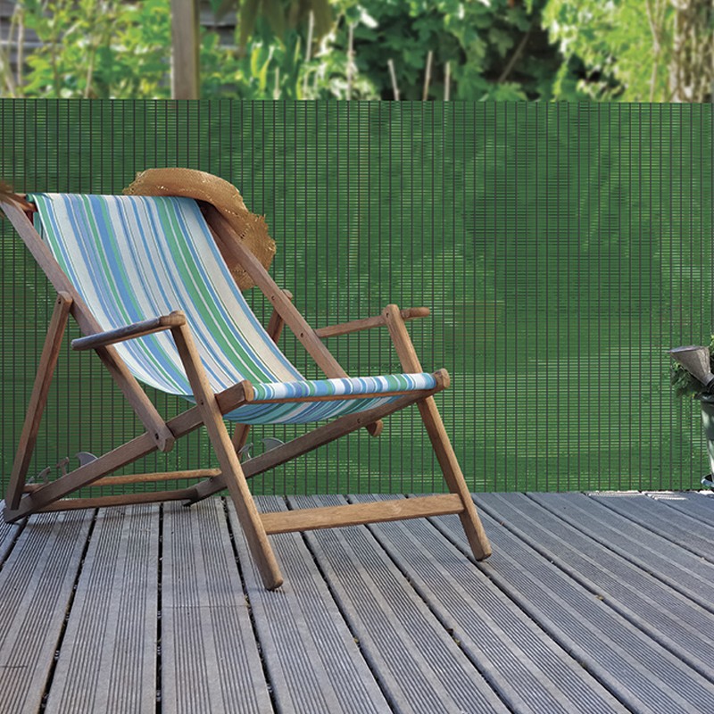 Malla plastica para ocultacion de alambrada en el jardin de nortene